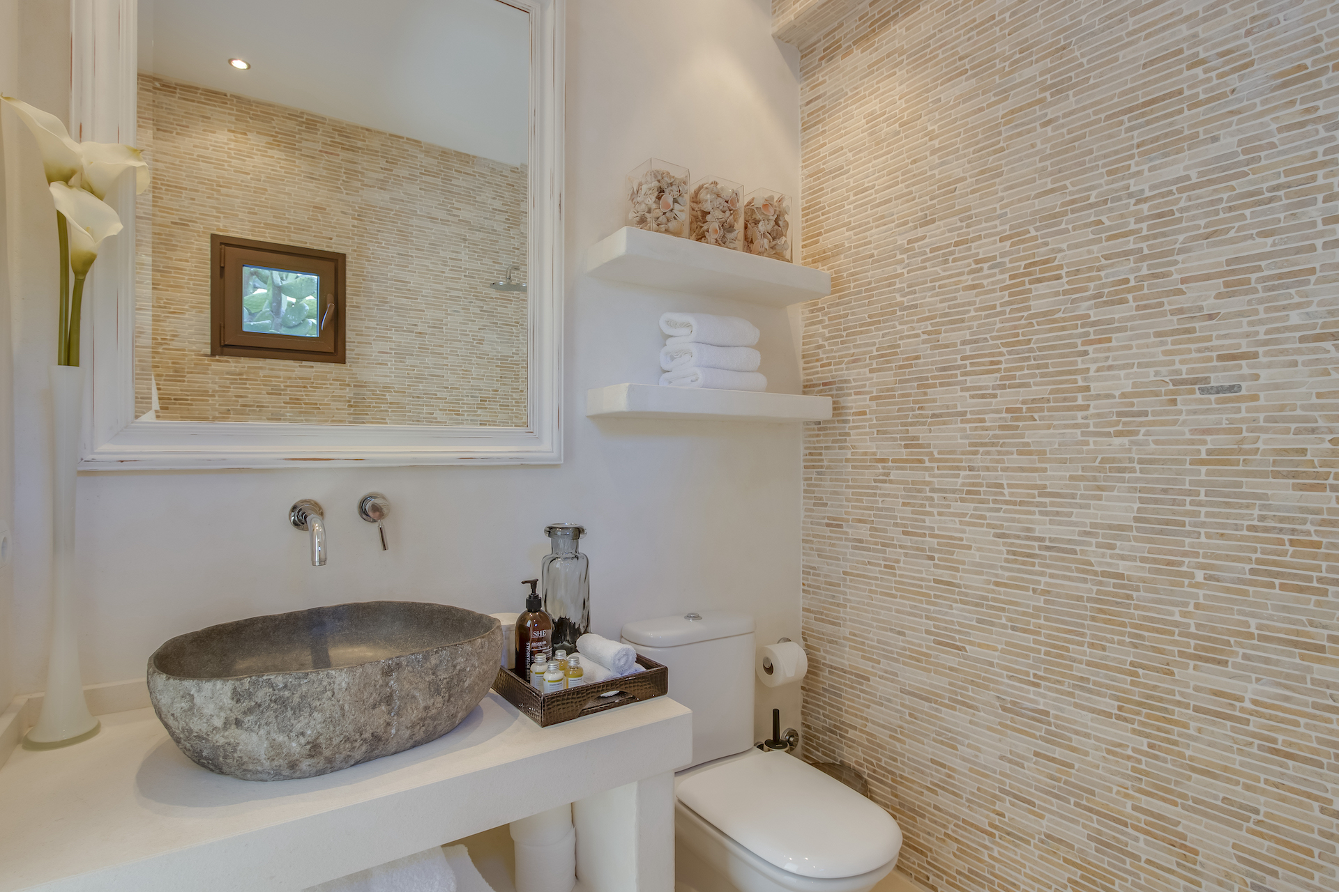 resa estates rental villa childfriendly north ibiza 2022 luxury can rio Woods bathroom 1 NEW.jpg
